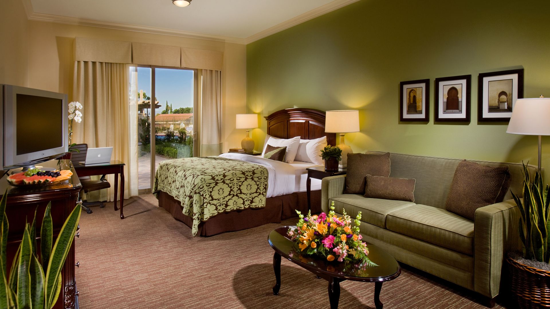 Ayres Hotel Chino Hills King Guestroom with Chair