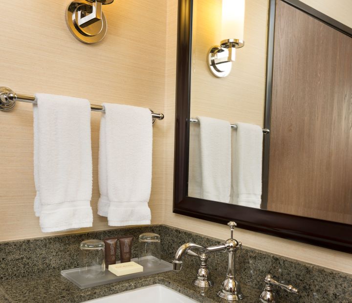 Ayres Suites Diamond Bar Bathroom Vanity
