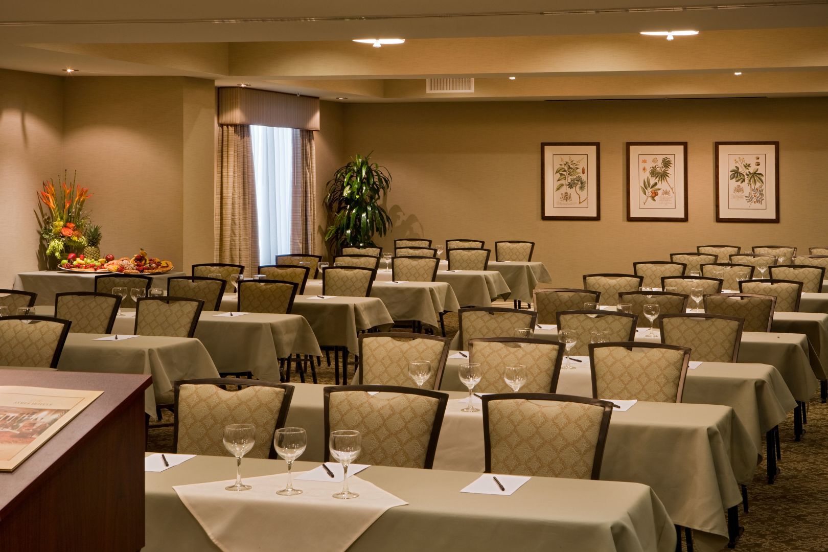Ayres Hotel &amp; Spa Mission Viejo Meeting ROom Classroom