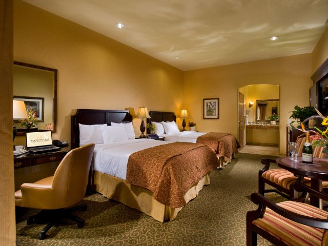 Ayres Hotel Redlands 2 Queen Guestroom