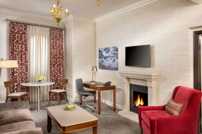 One Bedroom Fireplace Suite Living Area